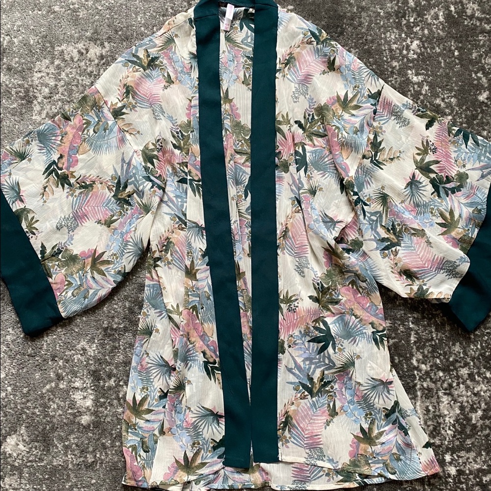 Xhilaration ONE SIZE Leaf/Floral Kimono